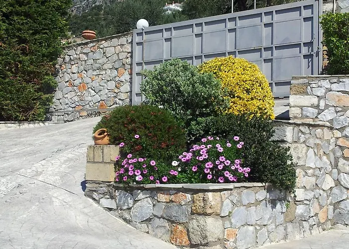 Rebecca Вилла *